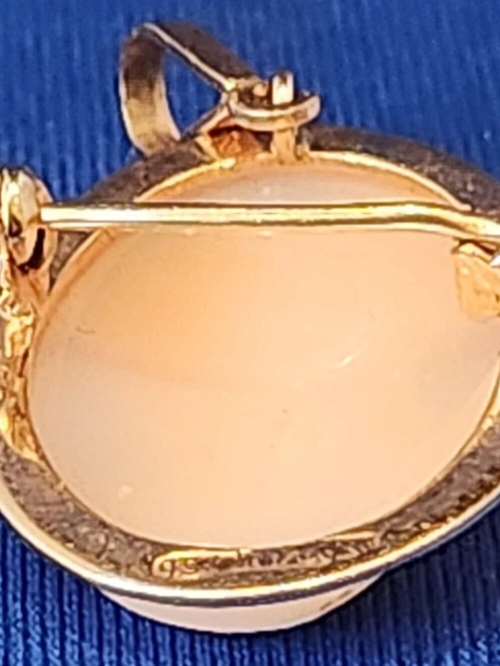 Vintage 750 18K Gold Cameo Brooch Pendant Vicenza Italy Carved Shell Left-Facing - Picture 10 of 16